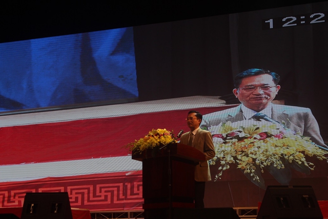 
Ông Lê Cảnh Nhạc, Phó Tổng cục trưởng Tổng cục Dân số - KHHGĐ, Bộ Y tế phát biểu khai mạc lễ cổ động.
