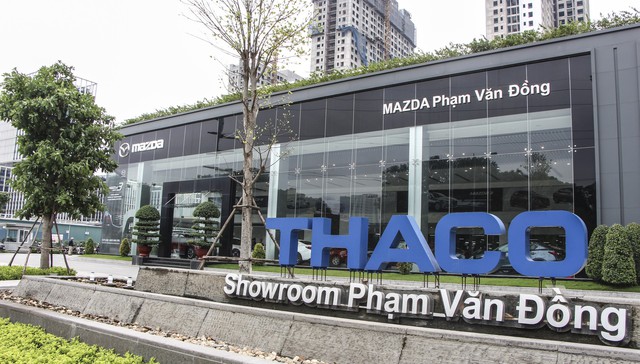 
Showroom Mazda Phạm Văn Đồng.
