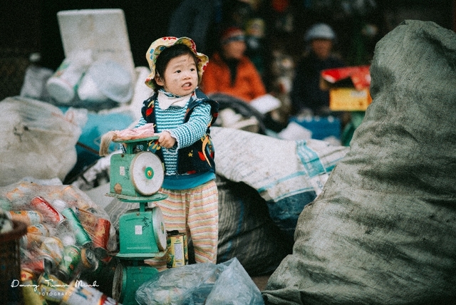 
Vừa là người lên ý tưởng, chị Dung và con gái Hà Linh cũng là nhân vật chính của bộ ảnh
