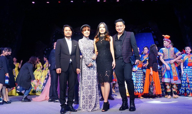 
Vợ chồng diễn viên Minh Tiệp (phải) cùng các nghệ sĩ Việt
