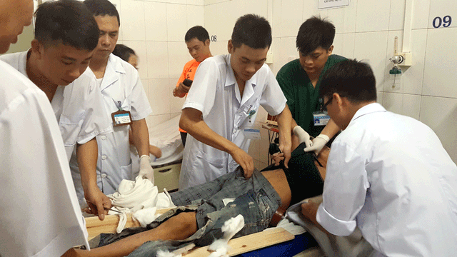 Trong 7 nạn nhân thì có 3 nạn nhân bị thương nặng chuyển về Bệnh viện Đa khoa tỉnh điều trị. Ảnh: H.Việt
