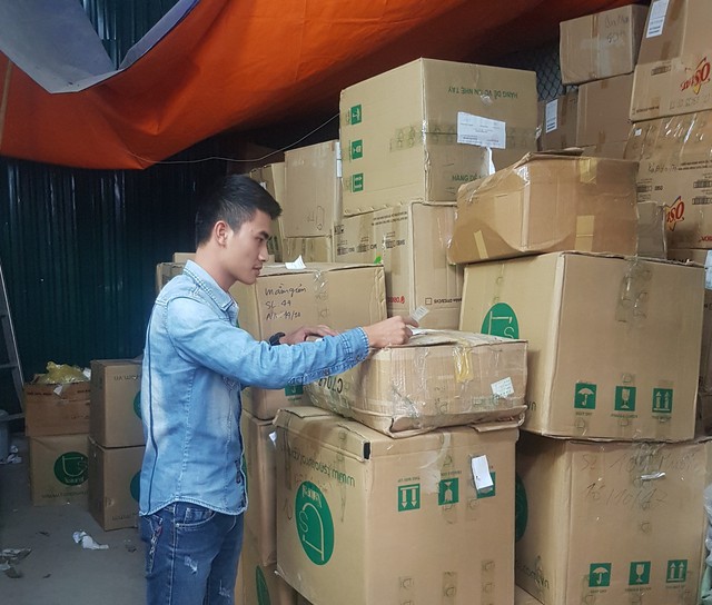 
Lô mỹ phẩm chưa rõ nguồn gốc xuất xứ của Công ty TNHH thương mại và dịch vụ TS Việt Nam đã được chuyển kho tang vật, tạm giữ của cơ quan công an. Ảnh: PV
