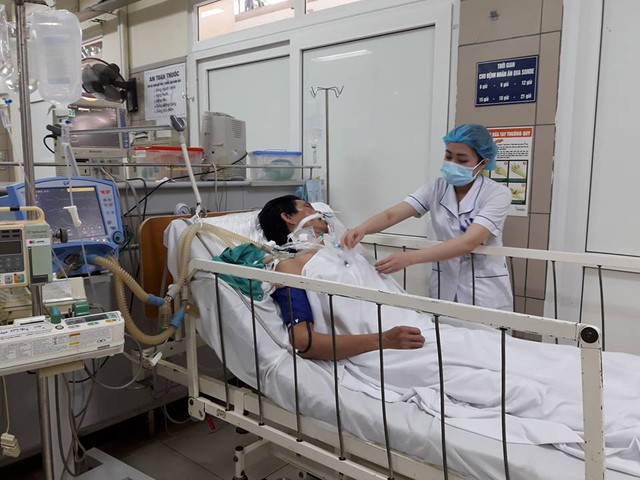 
Bệnh nhân ngộ độc rượu tại Trung tâm chống độc, Bệnh viện Bạch Mai

