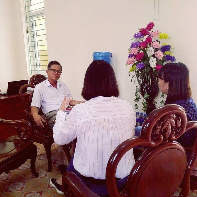 
Ông Nguyễn Hữu Đạt giải thích về các khoản thu và việc giữ quỹ không đúng của nhà trường. Ảnh: VT
