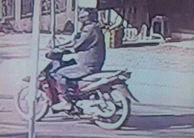 Hình ảnh camera của người dân ghi lại cảnh Hưng chạy xe máy trên đường