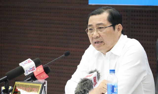 
Ông Huỳnh Đức Thơ, Phó Bí thư Thành ủy, Bí thư Ban cán sự đảng, Chủ tịch UBND thành phố Đà Nẵng phải cùng chịu trách nhiệm về những vi phạm, khuyết điểm của Ban Thường vụ Thành ủy nhiệm kỳ 2015 -2020.
