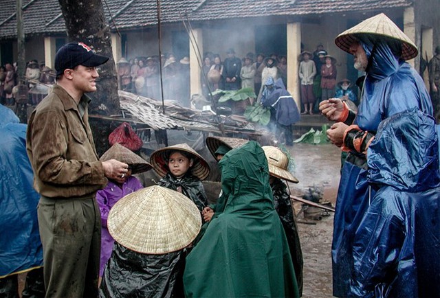 
Bối cảnh Việt trong phim.

 
