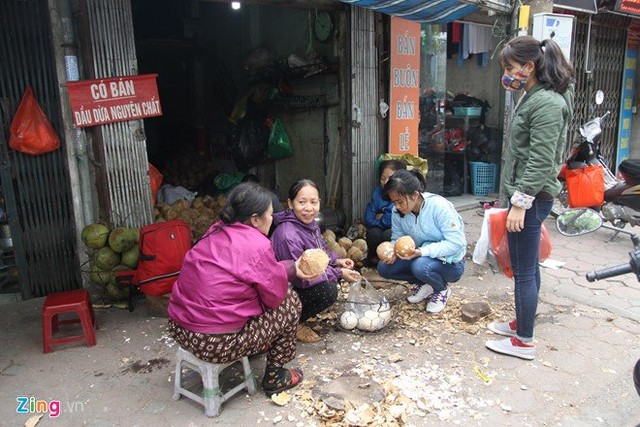 Nhu cầu mua dừa làm mứt tăng đột biến dịp giáp Tết