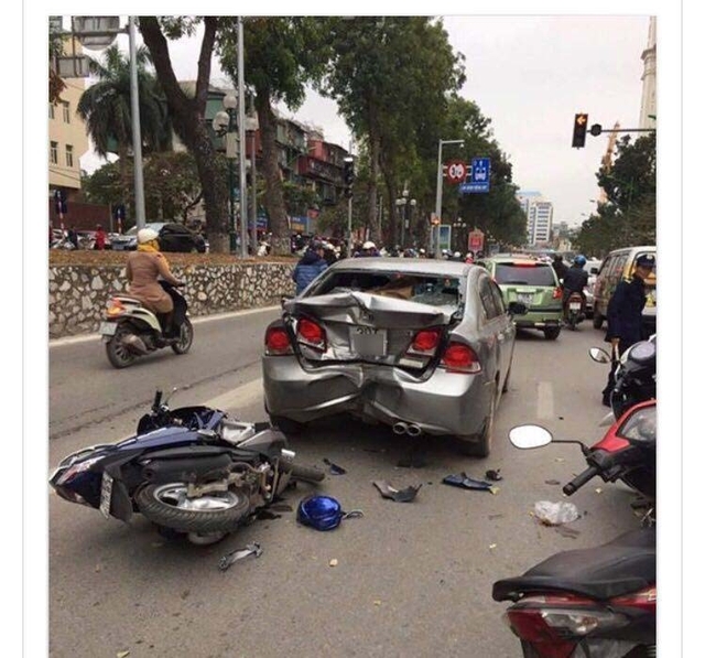 Hiện trường xảy ra vụ tai nạn tại ngã 3 Giảng Võ- Trần Huy Liệu. Ảnh: Phan Trang