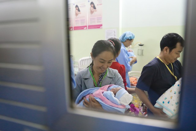 C&ugrave;ng thời điểm 0g c&oacute; 2 ca sinh mổ kh&aacute;c tại Bệnh viện H&ugrave;ng Vương.
