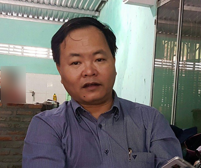 
Ông Nguyễn Hồng Quang, Chánh Văn phòng UBND tỉnh Quảng Nam trả lời phóng viên về vụ cháy. Ảnh: Đức Hoàng

