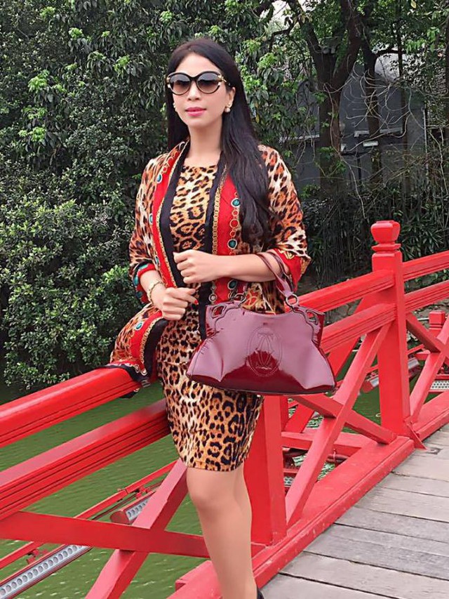 Diễn vi&ecirc;n điện ảnh ca sĩ L&yacute; Hương trong đời sống thường ng&agrave;y 