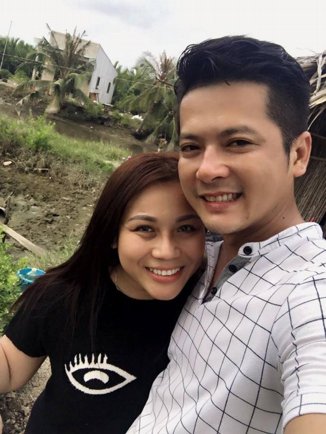 Ho&agrave;ng Anh v&agrave; vợ Việt kiều bằng tuổi nhau, quen nhau qua sự giới thiệu của mẹ vợ