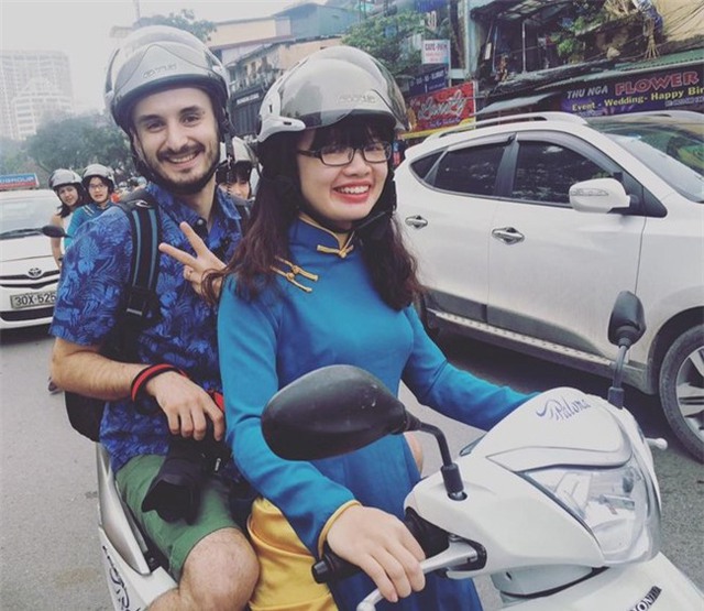Vũ Ánh Quỳnh làm nghề chở khách nước ngoài hơn 3 năm. Ảnh: V.Q.