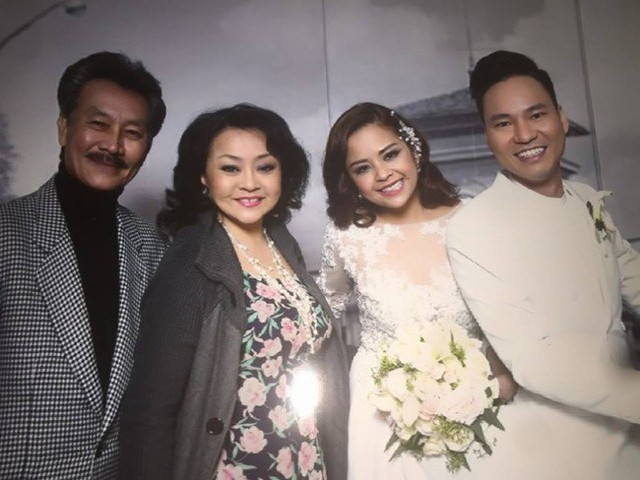 
Vợ chồng danh ca Hương Lan tham dự đám cưới của ca sĩ Đình Bảo tại Mỹ vừa qua. Ảnh: Facebook.
