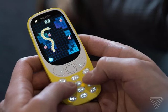 
Sự xuất hiện của Nokia 3310 tạo sức hút cho MWC. Ảnh: The Verge.
