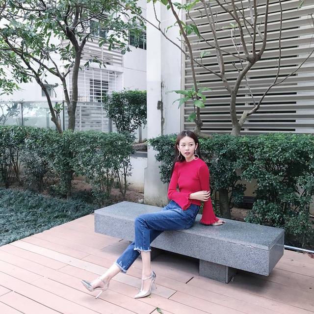 
Sau khi đăng quang, Ph&iacute; Phương Anh hoạt động kh&aacute; mờ nhạt, kh&ocirc;ng như &Aacute; qu&acirc;n của cuộc thi
