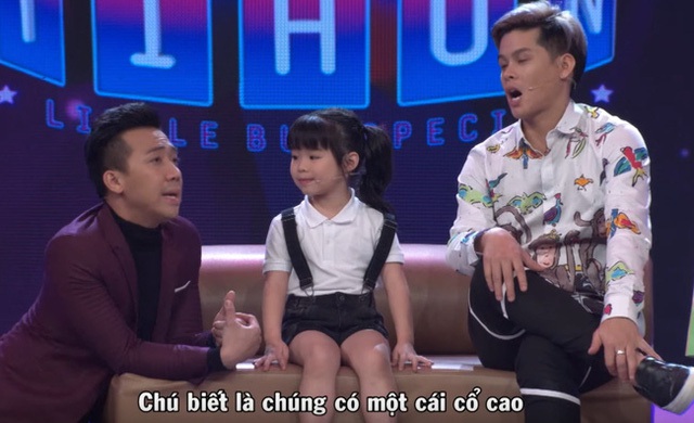 Cô bé đã chọn về đội của John Huy Trần vì chú cũng nói tiếng Anh giỏi như con