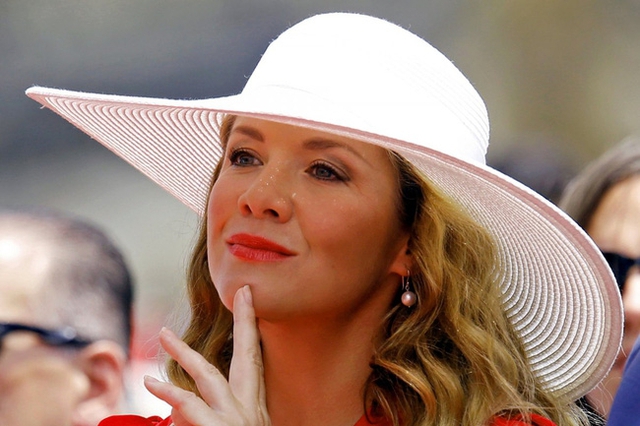 
Ch&acirc;n dung b&agrave; Sophie Gr&eacute;goire Trudeau - vợ của Thủ tướng Canada. Người phụ nữ n&agrave;y sinh năm 1976 v&agrave; đ&atilde; bước sang tuổi 41.
