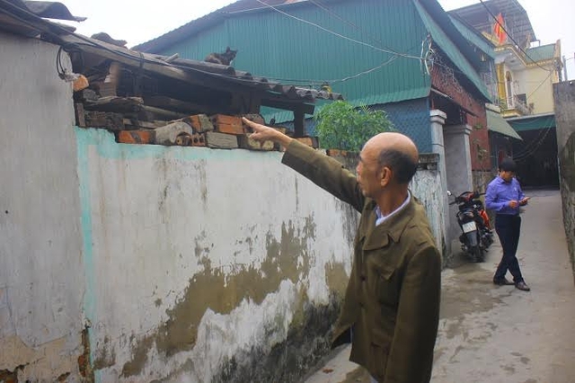 Khu vực chuồng heo nh&agrave; trưởng th&ocirc;n bị n&eacute;m chất nổ.