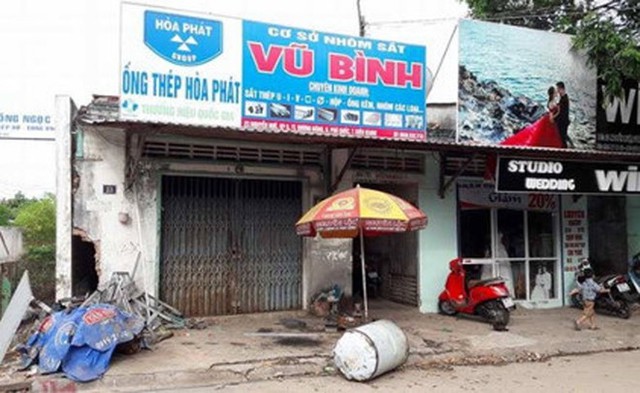 Hiện trường nổ th&ugrave;ng phuy khi c&ocirc;ng nh&acirc;n đang cưa. Ảnh: CTV.