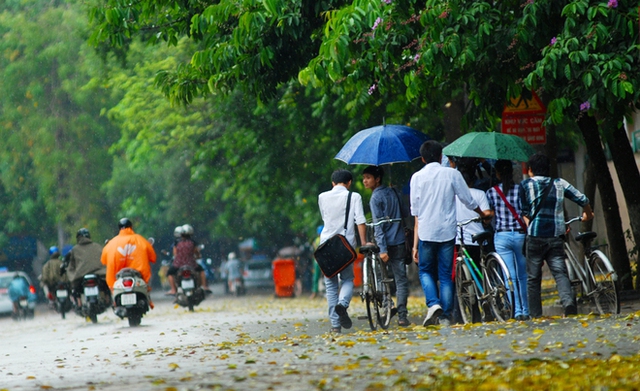 
Không khí lạnh cuối mùa kéo nền nhiệt ở Hà Nội giảm gần 10oC, thời tiết mát mẻ, dễ chịu. Hình minh họa
