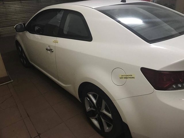 
Chiếc xe bị ni&ecirc;m phong v&igrave; đỗ sai quy định của Nguyễn Trần Trung Qu&acirc;n.
