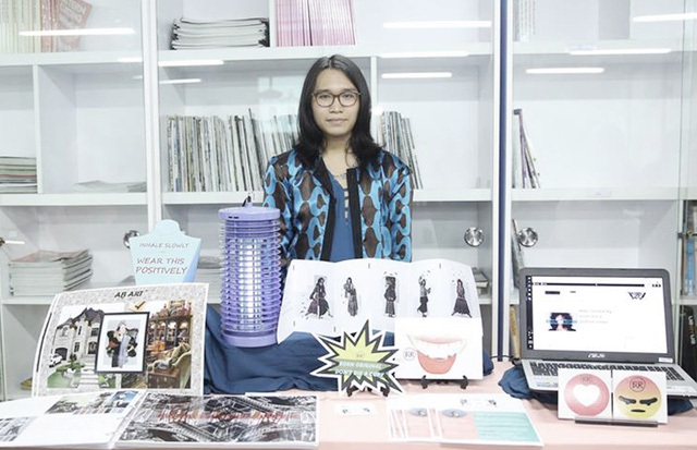 
B&ugrave;i Nhất Nam tr&igrave;nh b&agrave;y đề t&agrave;i tại trường học
