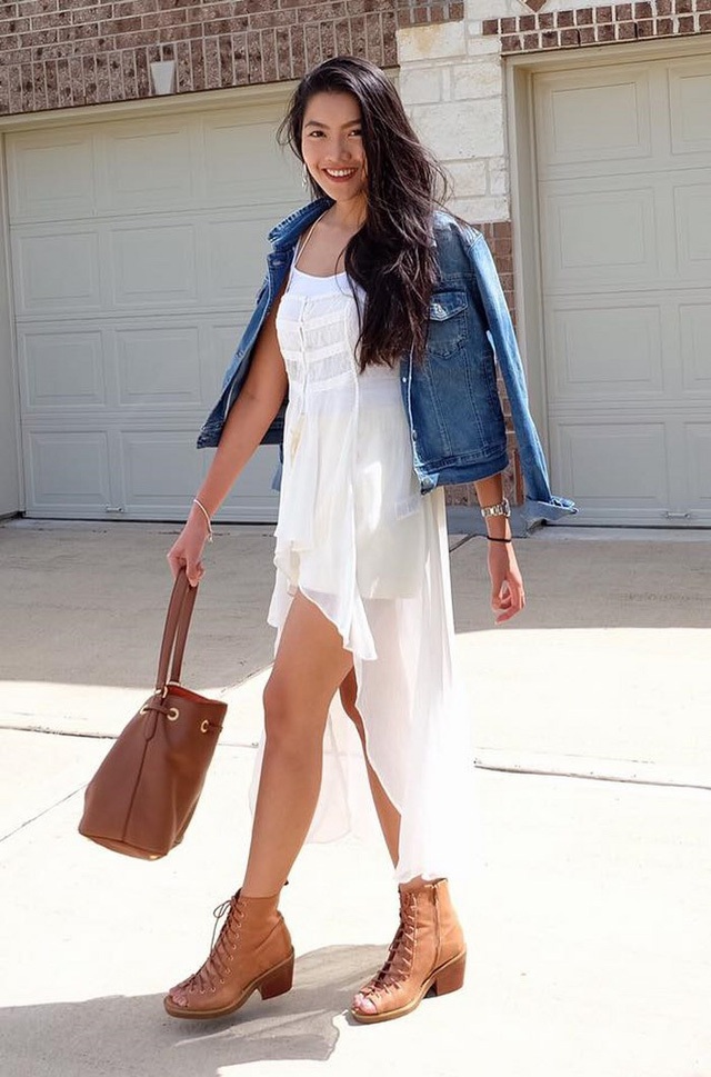 Một năm rưỡi sau khi đăng quang, street style của hoa khôi 9X ngày càng ấn tượng.