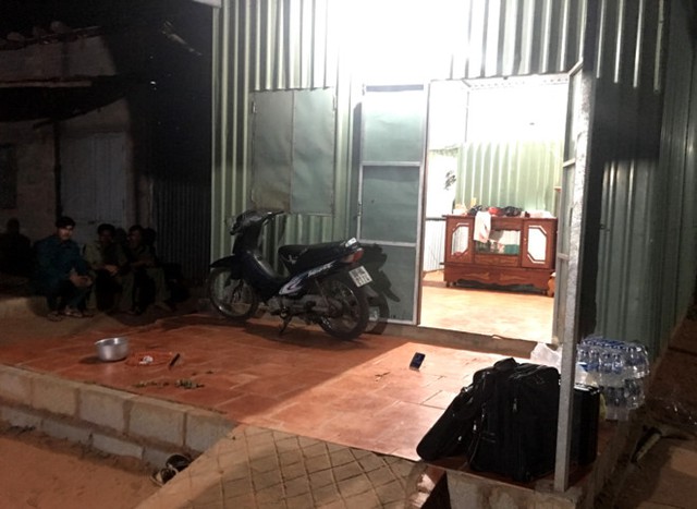 
Cơ quan chức năng phong tỏa, kh&aacute;m nghiệm hiện trường vụ việc. Ảnh:Tuấn Kiệt.
