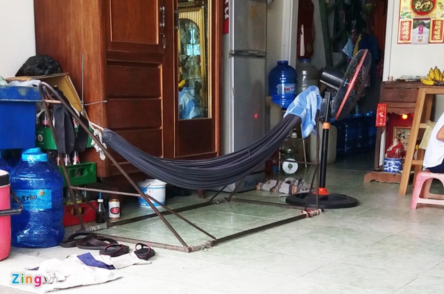 Hiện trường vụ việc tại căn nh&agrave; bơm gas hộp quẹt. Ảnh: Việt Tường.