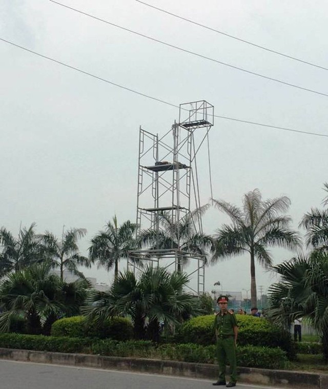 Gi&agrave;n gi&aacute;o cao được sử dụng để lắp hệ thống chiếu s&aacute;ng