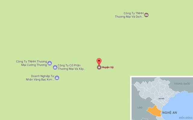 Ng&ocirc;i nh&agrave; đang sửa chữa nằm trong khu&ocirc;n vi&ecirc;n Huyện ủy Con Cu&ocirc;ng. Ảnh: Google Maps. 