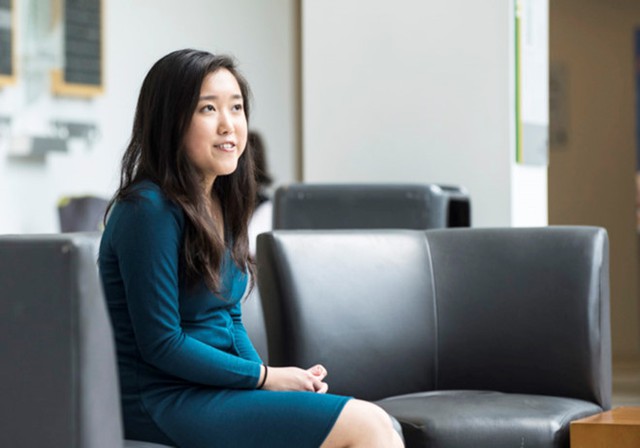 Stephanie Mui là người trẻ nhất tốt nghiệp thạc sĩ từ ĐH George Mason. Ảnh: George Mason University.
