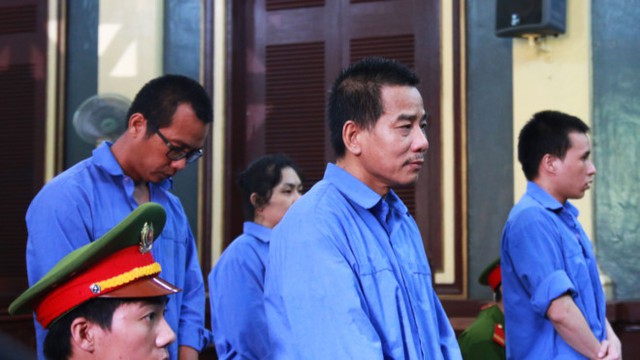 
C&aacute;c bị c&aacute;o tại phi&ecirc;n t&ograve;a sơ thẩm. Ảnh: Kỳ Hoa.
