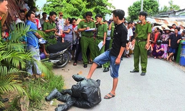 
Trường và Thuận tại buổi thực nghiệm hiện trường.
