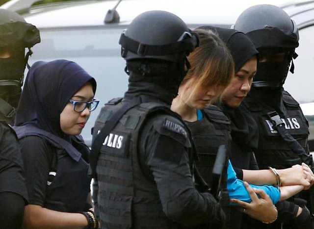 
Đoàn Thị Hương ra tòa hôm 13/4 tại Malaysia. (Ảnh: Reuters)
