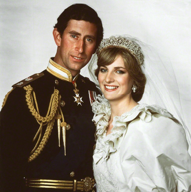 
Cặp đôi bước ra từ cổ tích: Thái tử Charles và Công nương Diana.
