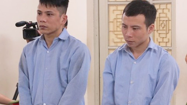 Bị c&aacute;o Qu&yacute; (phải) tại t&ograve;a