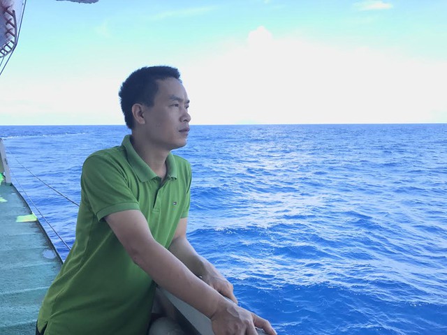 Nghệ nh&acirc;n Ngọc Vượng tr&ecirc;n đường ra Trường Sa