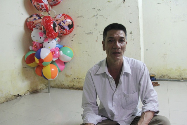 Người cha chạy rong ruổi khắp Sài Gòn mong tìm được 2 con mất tích