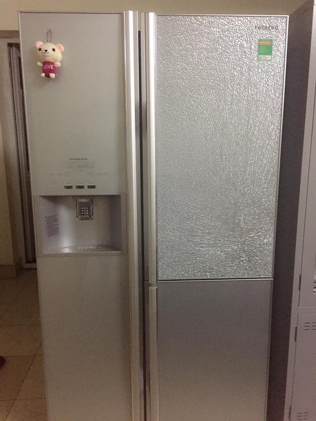 Chiếc tủ lạnh của gia đình chị Huế bỗng nhiên phát nổ, kính bên ngoài cửa nứt vỡ