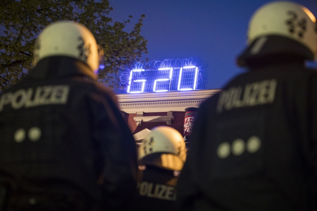 
Hơn 200 cảnh sát Đức mở tiệc thác loạn gây sốc dư luận khi được cử tới Hamburg đảm bảo cho Hội nghị thượng đỉnh G20 dự kiến diễn ra vào tuần tới.
