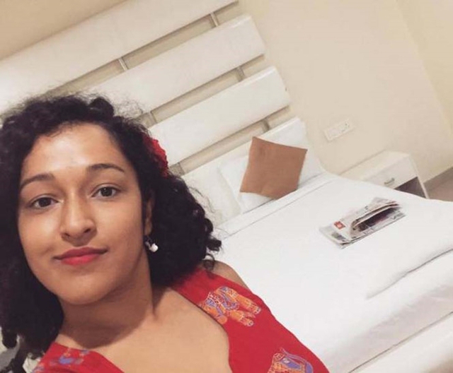 Cô Nupur Saraswat đã bị từ chối nhận phòng ở khách sạn Deccan Erragadda, thành phố Hyderabad, Ấn Độ mà trước đó cô đặt trực tuyến.