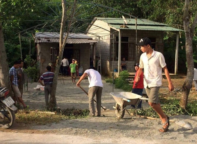 Gia đình đang lo hậu sự cho bé trai bị sét đánh tử vong. Ảnh: A.K.