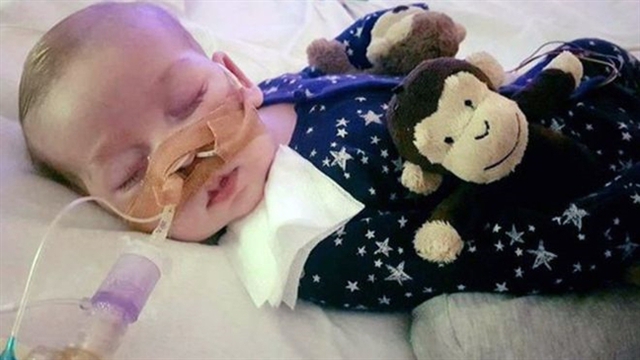 Charlie Gard sắp phải từ gi&atilde; cuộc đời.