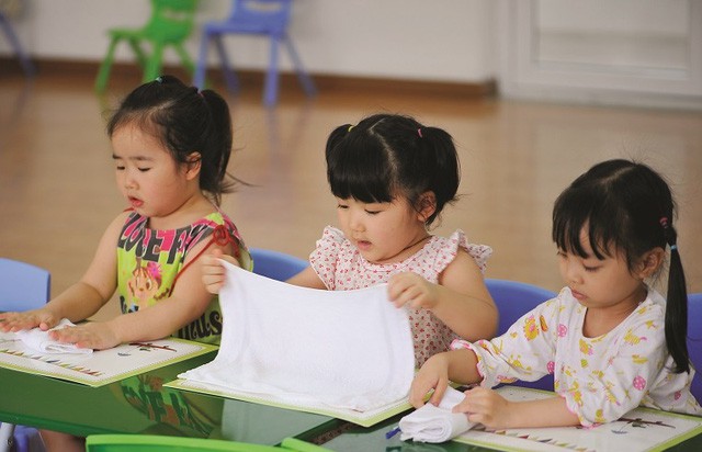 
Tiến sĩ Vũ Thu Hương cho rằng, dạy con học chữ trước 6 tuổi l&agrave; phụ huynh đang hủy hoại nhiều điều ở con trẻ.
