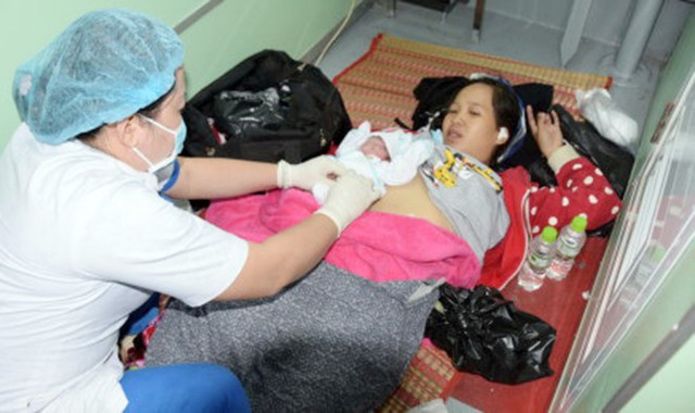 Chị Thảo sau khi được đưa v&agrave;o Bệnh viện Đa khoa Ki&ecirc;n Giang. Ảnh: CTV.