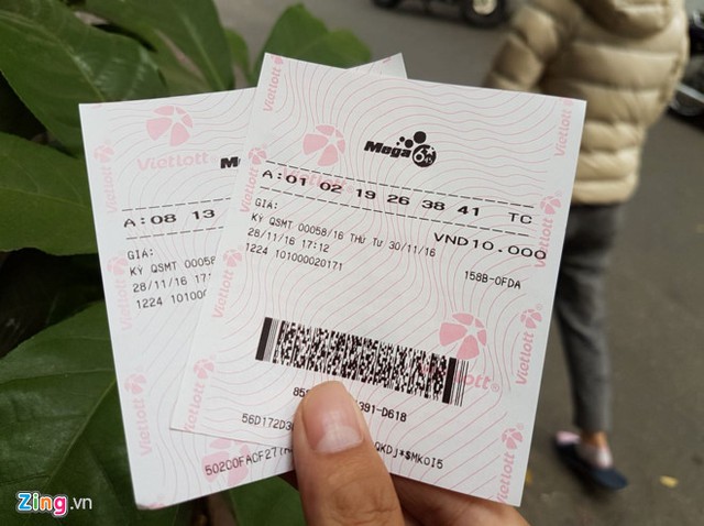 Người chơi may mắn đ&atilde; đến nhận 131 tỷ đồng tiền thưởng tr&uacute;ng độc đắc chỉ sau 2 ng&agrave;y xổ số. Ảnh minh họa: Ng&ocirc; Minh.