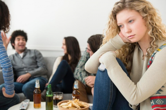 Làm gì khi những cuộc vui của chồng với bạn bè đã trở thành cơn ác mộng?